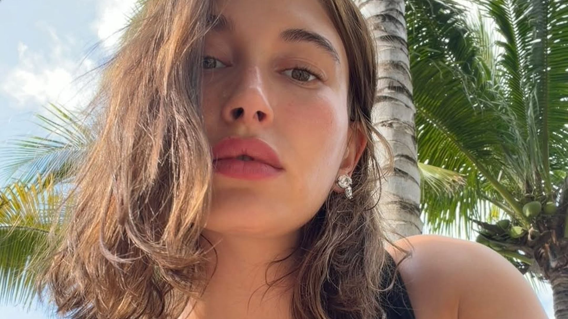 Nicht-schwanger-Hailey-Bieber-begeistert-in-hei-en-Dessous