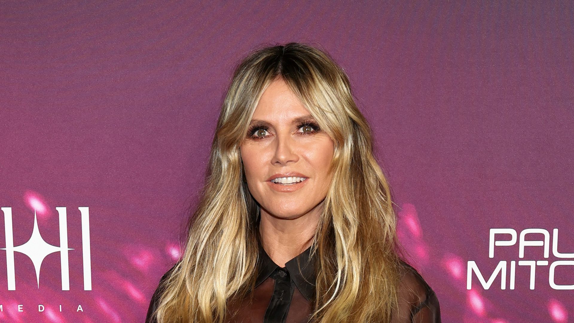 Ohne-BH-Heidi-Klum-tr-gt-transparentes-Outfit-bei-Premiere