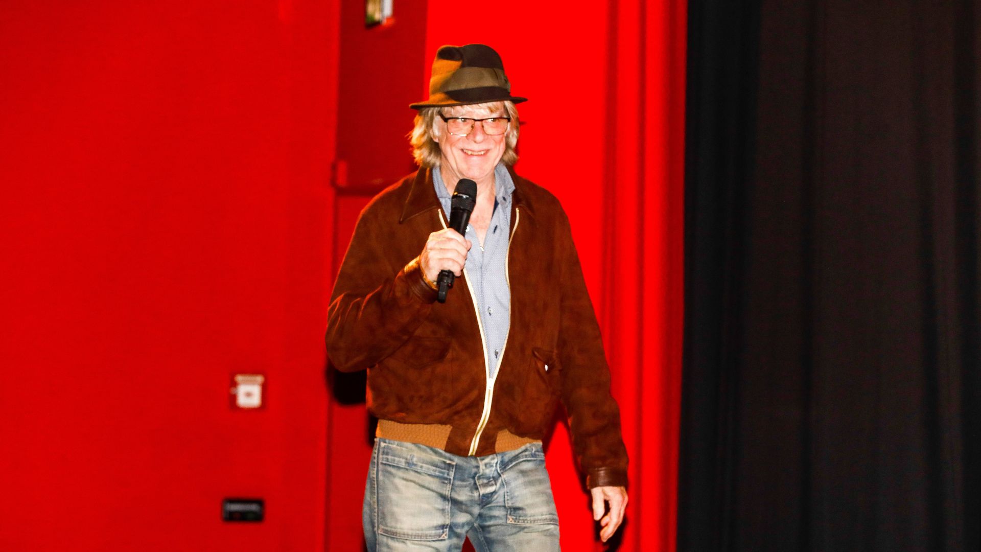 Helge Schneider feiert 70. Geburtstag: Ein Leben voller Chaos und Humor im neuen Film!