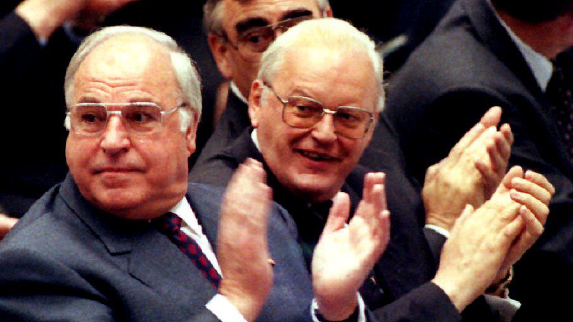 Eilmeldung: Altkanzler Helmut Kohl (†87) ist tot!