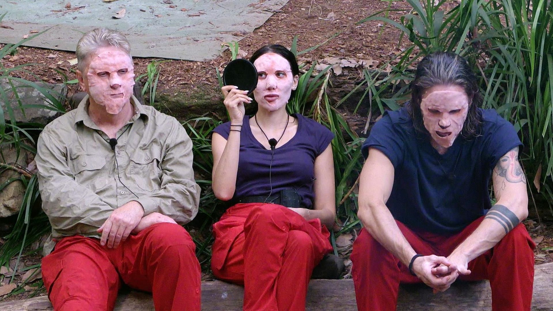 B-llebad-Die-Dschungel-Stars-legen-Beauty-Day-im-Camp-ein