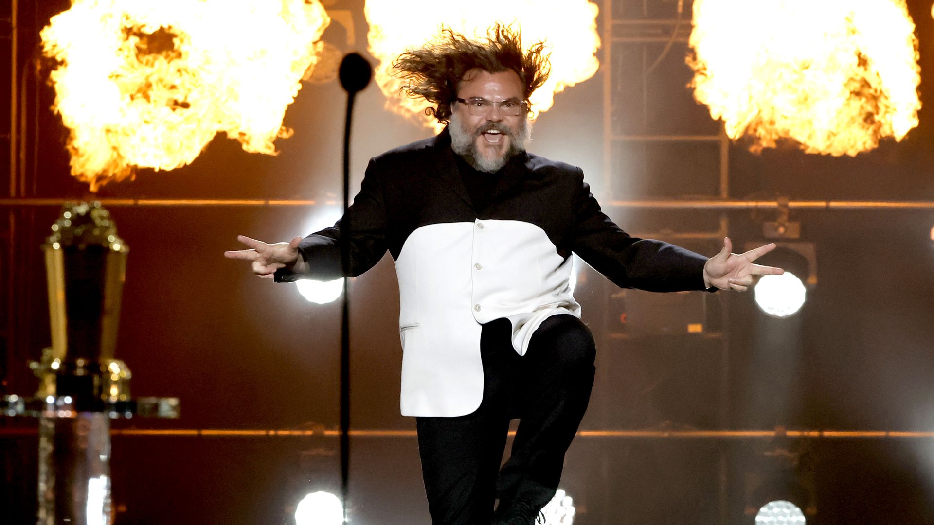 Jack-Black-unterbricht-Interview-und-singt-Nickelback-Hit