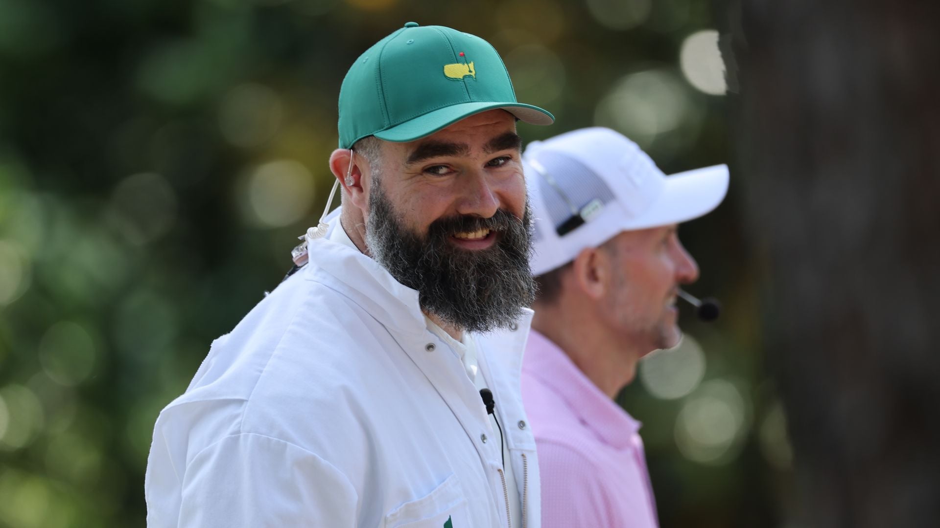 Spendenparty-Jason-Kelce-trinkt-Bier-f-r-den-guten-Zweck