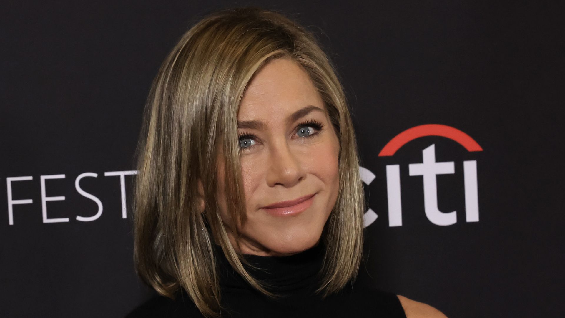 Jennifer-Aniston-feiert-Weihnachten-endlich-wieder-gl-cklich