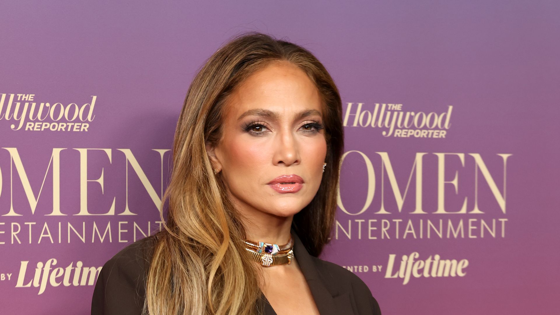 Gro-z-gig-Jennifer-Lopez-verteilt-Geld-an-einen-Obdachlosen
