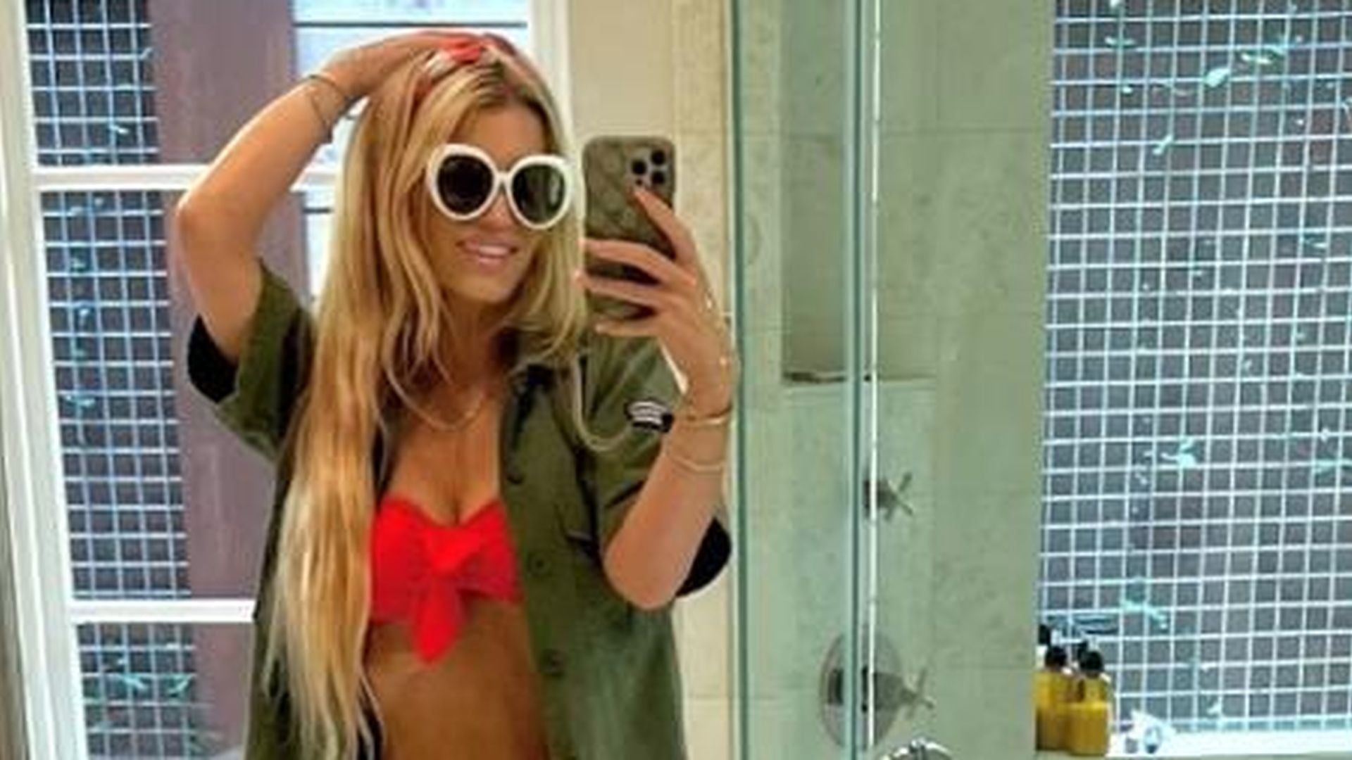 Jessica-Simpson-zeigt-beim-Shooting-ihren-trainierten-Body