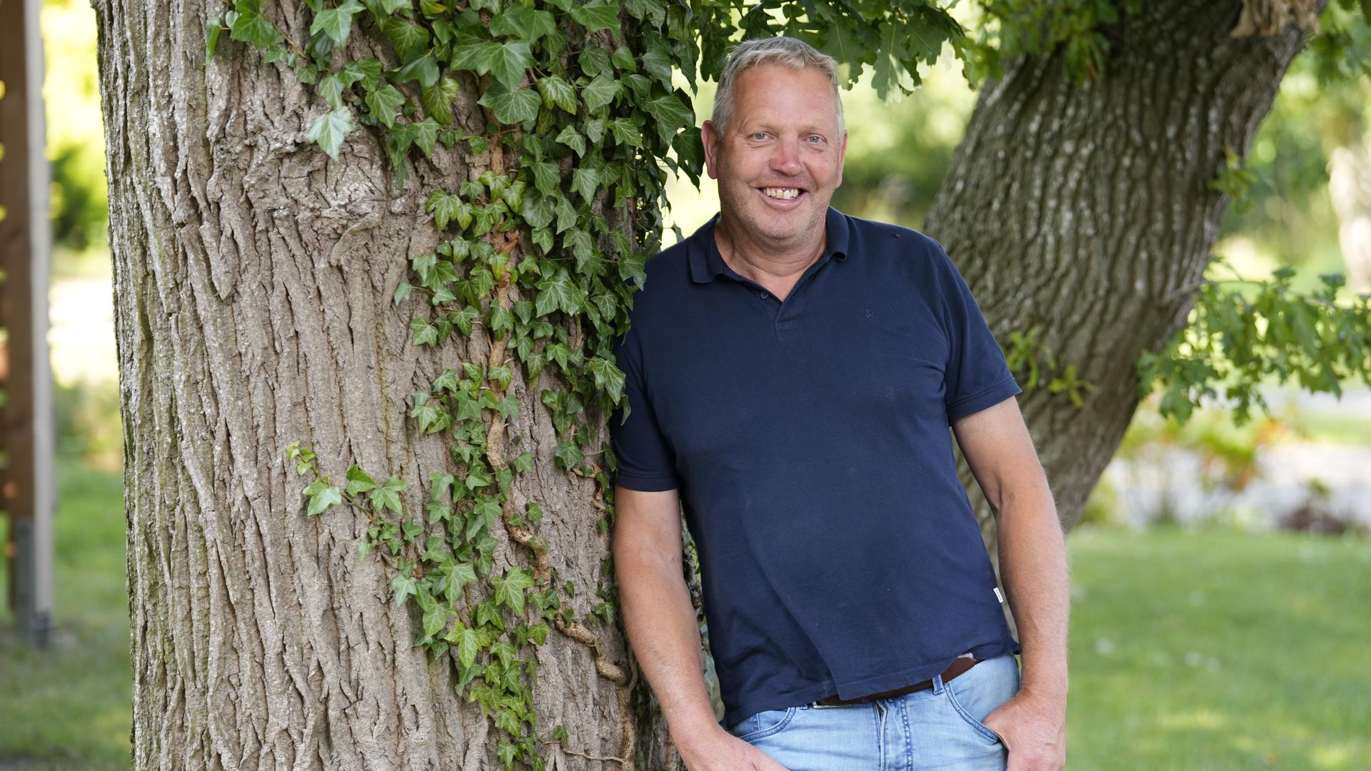 Kuss nach 15 Sekunden: "Bauer sucht Frau"-Star Jörg liebt eine 20 Jahre jüngere Frau!