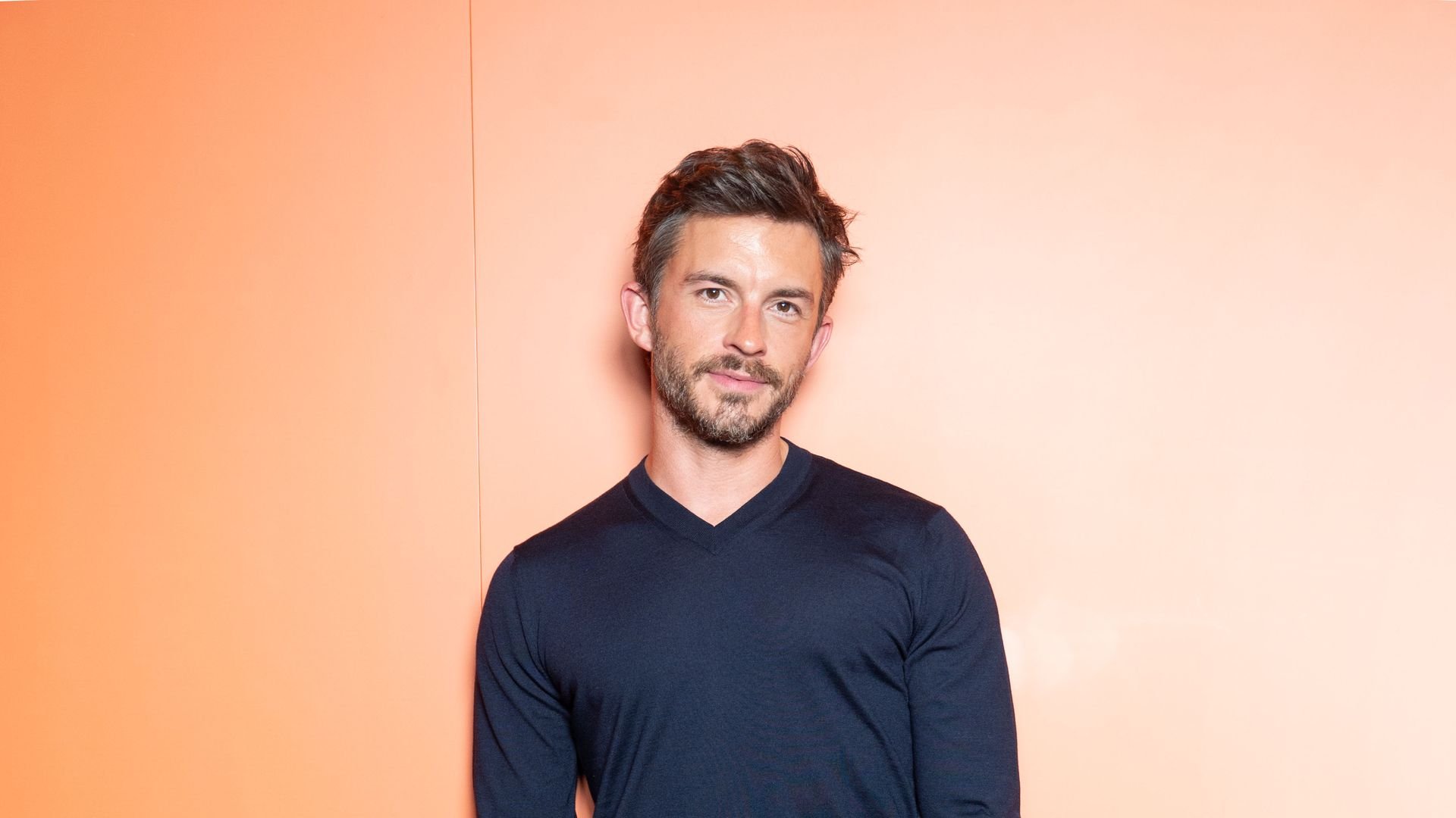 -Bridgerton-Stars-reagieren-auf-Jonathans-Sexiest-Titel