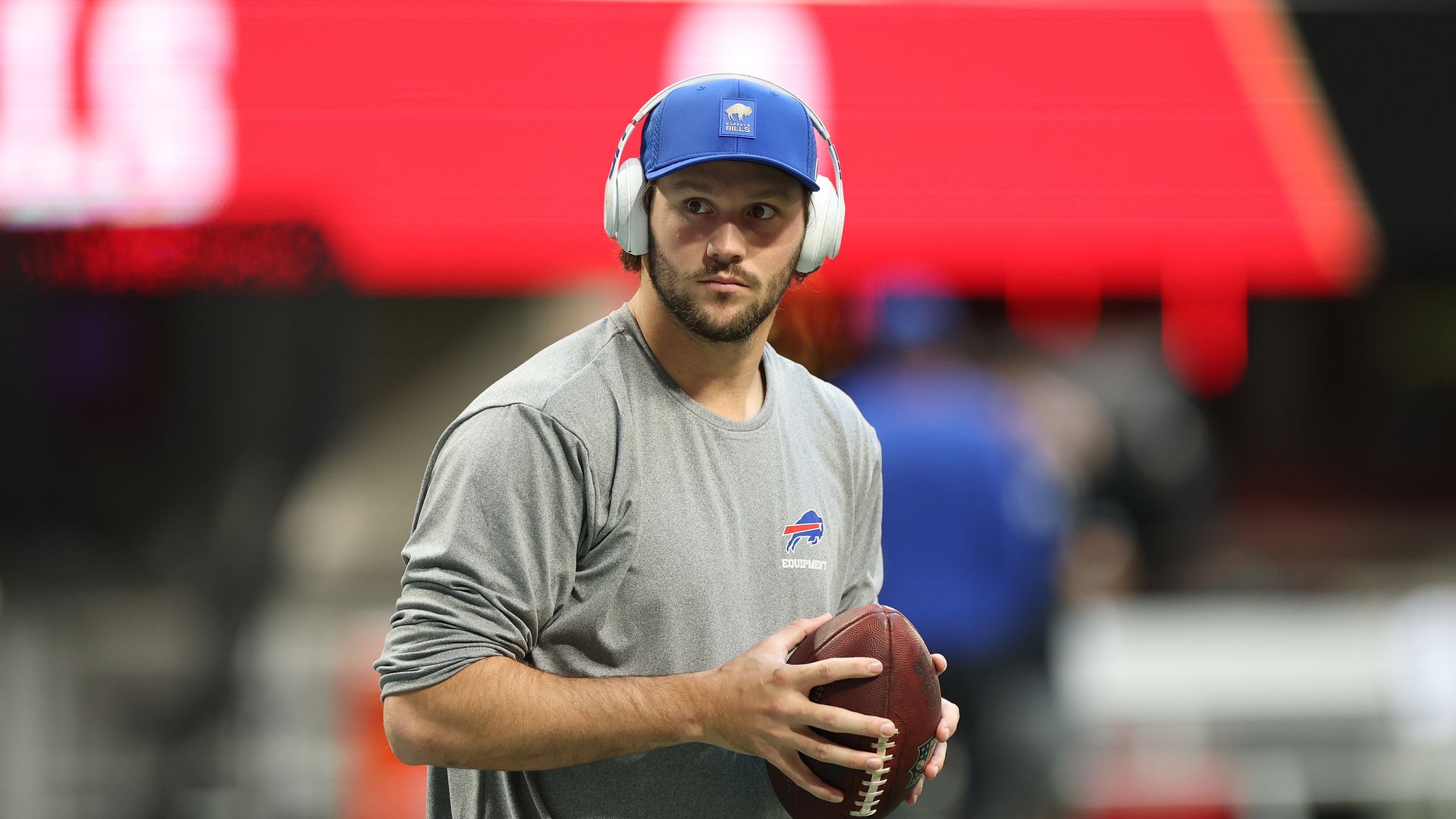 Skurril-Josh-Allen-schenkte-O-Line-s-ckeweise-Rindfleisch