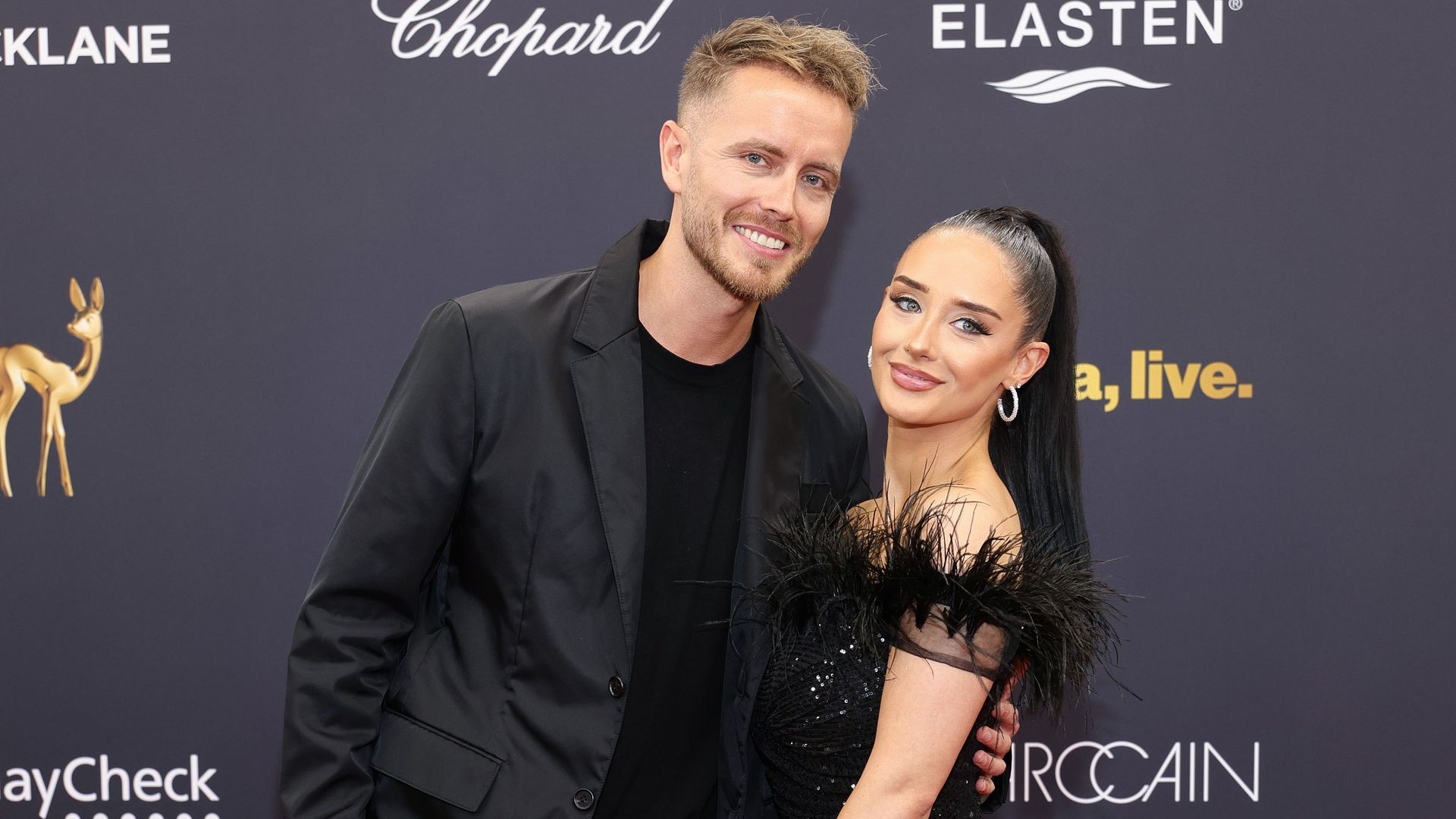 Palina-macht-Julian-Cla-en-Liebeserkl-rung-an-Weihnachten