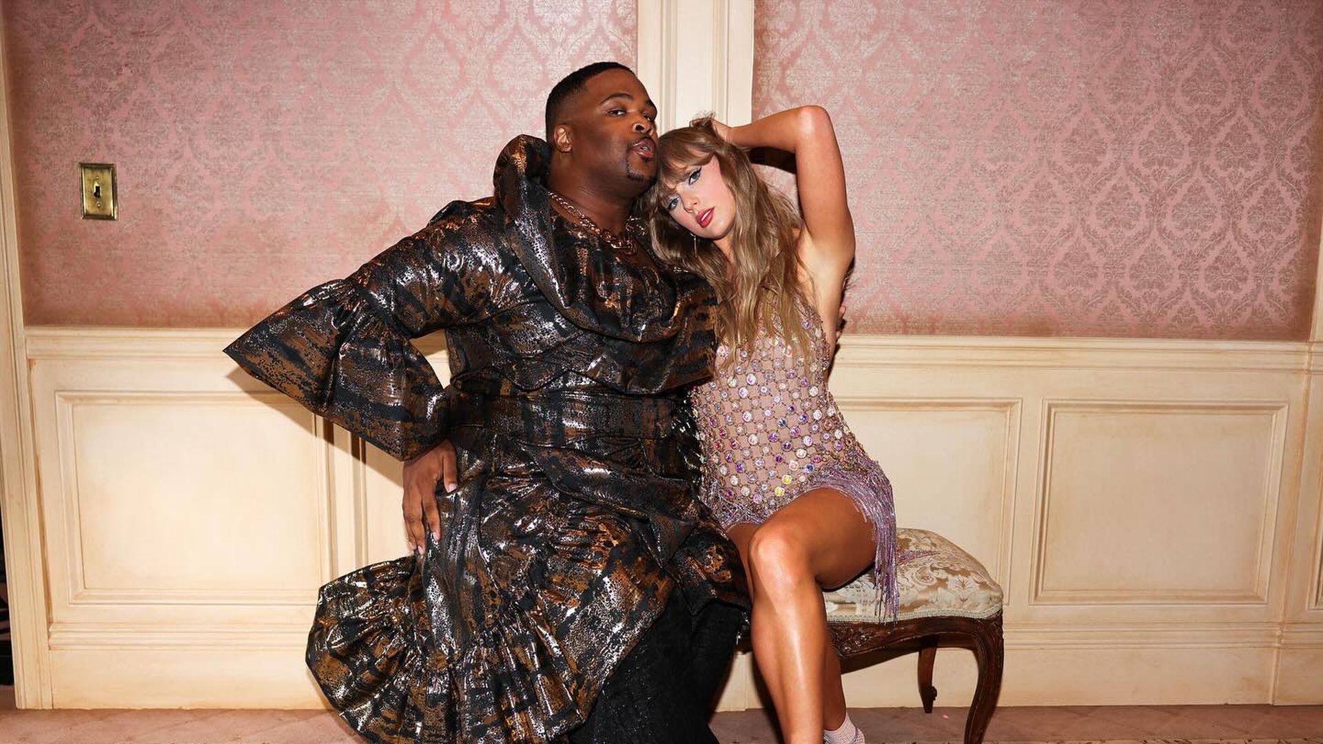 Taylor-Swifts-T-nzer-Kameron-erobert-die-Social-Media-Welt