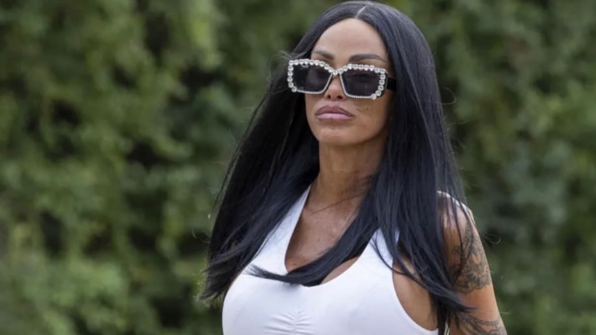 nach-haftdrama-katie-price-tr-gt-ehering-trotz-eheproblemen