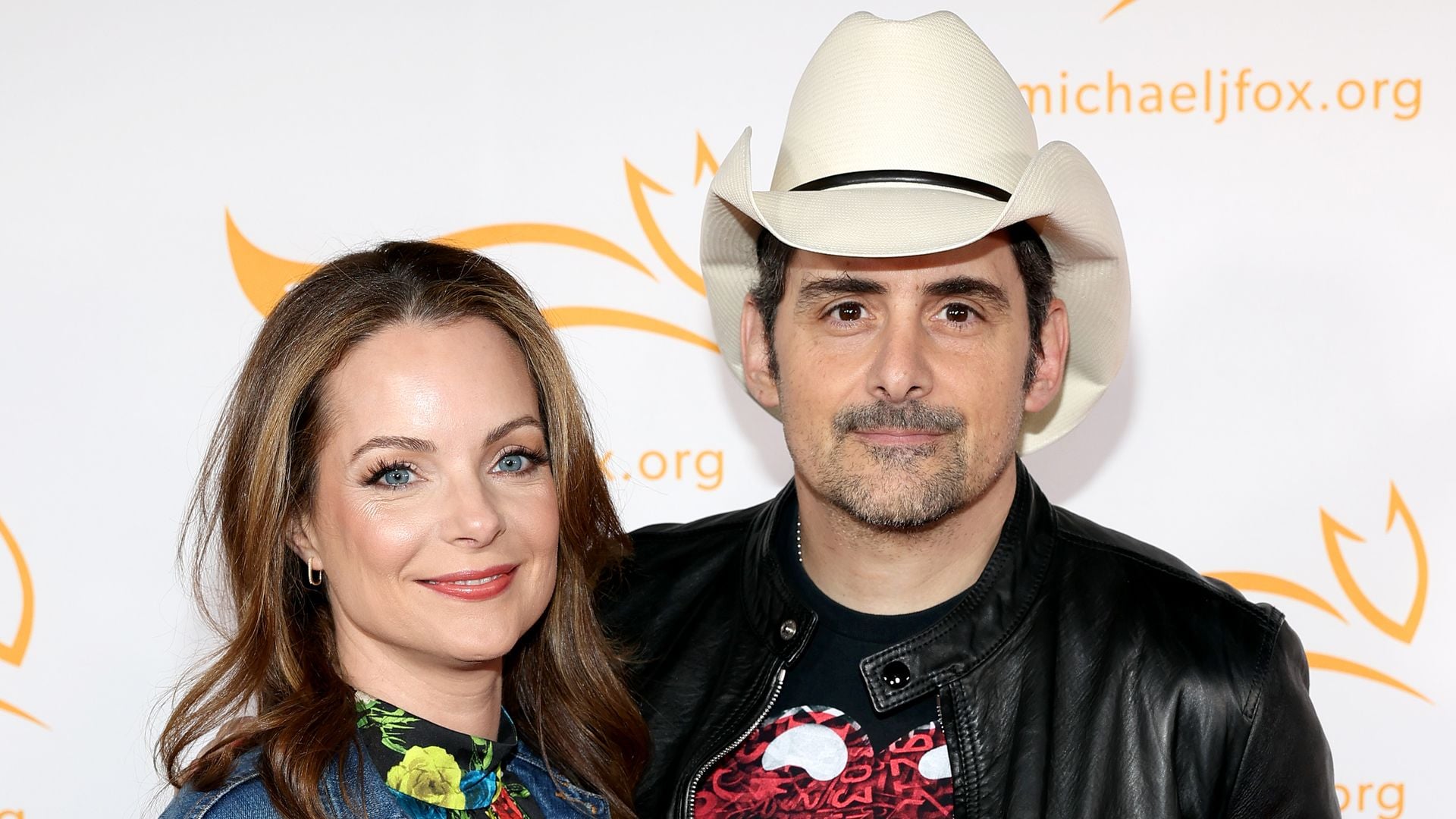So-meisterten-Brad-Paisley-und-Frau-Taylor-Heirat-ohne-Handy