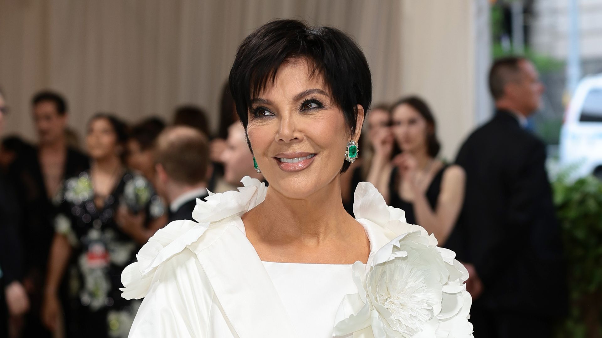 https://content.promiflash.de/article-images/video_1080/kris-jenner-laechelt-30.jpg