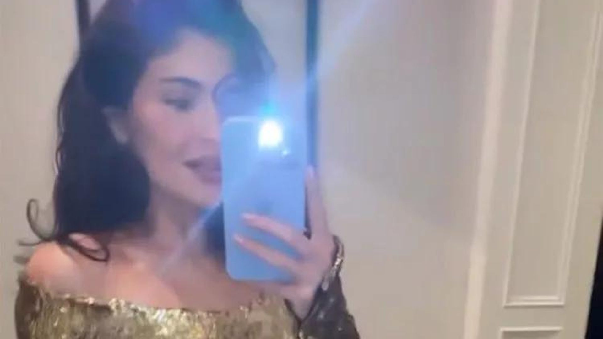 Weihnachtliches Duo: Kylie Jenner und Stormi in Glitzerlooks