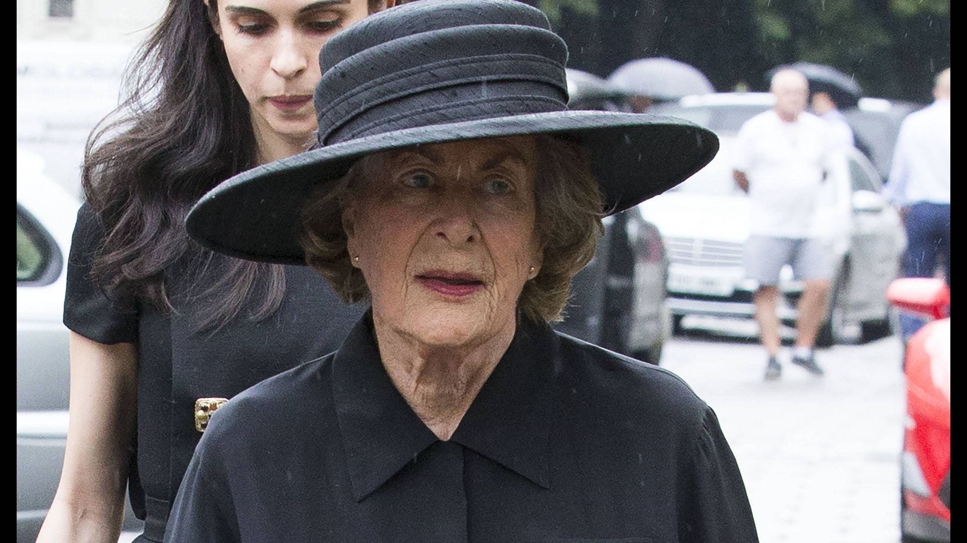 Lady-Pamela-Hicks-Beerdigung-f-llt-auf-Trooping-the-Colour
