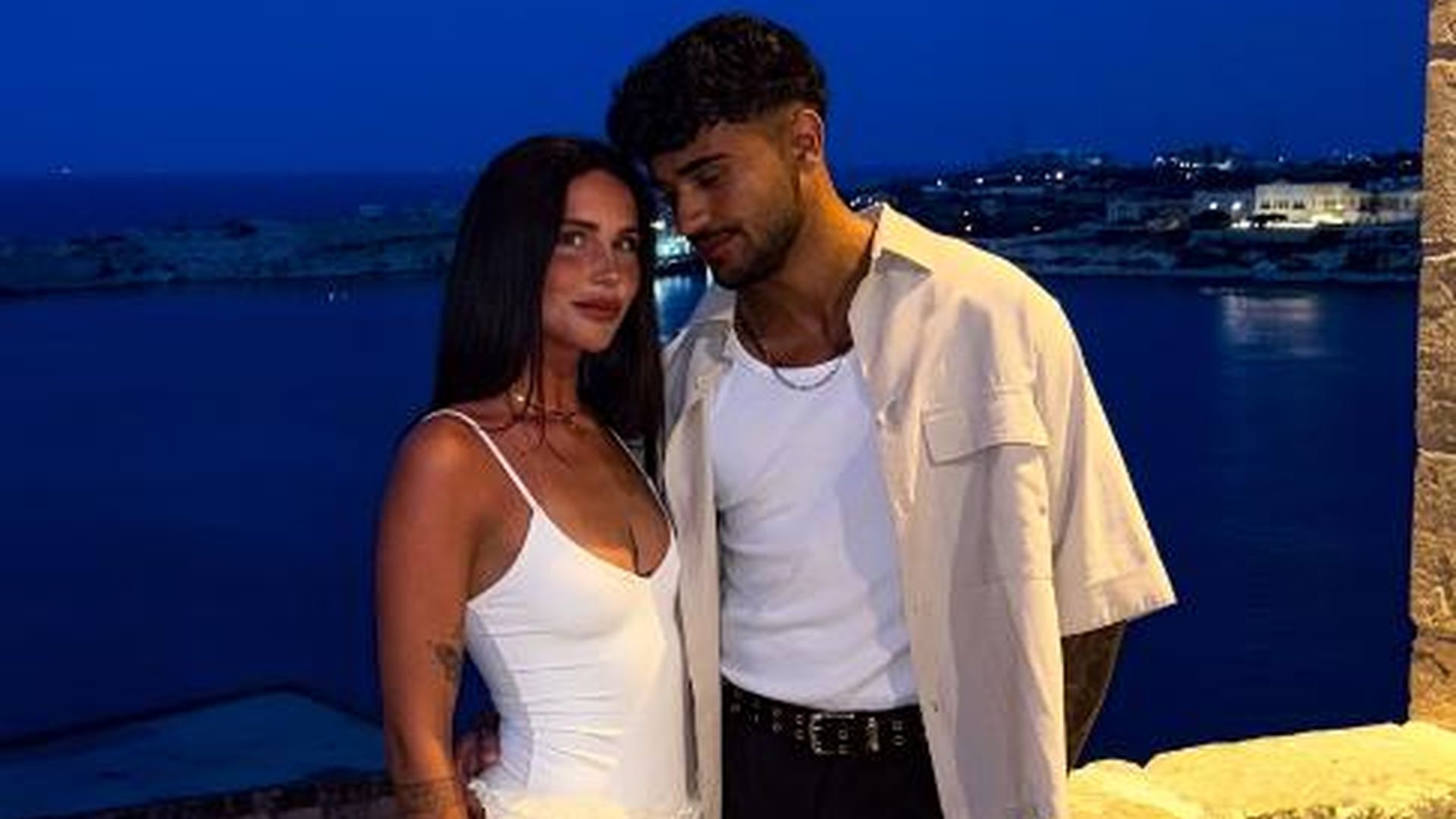 https://content.promiflash.de/article-images/video_1080/leandro-fuenfsinn-und-seine-freundin.jpg