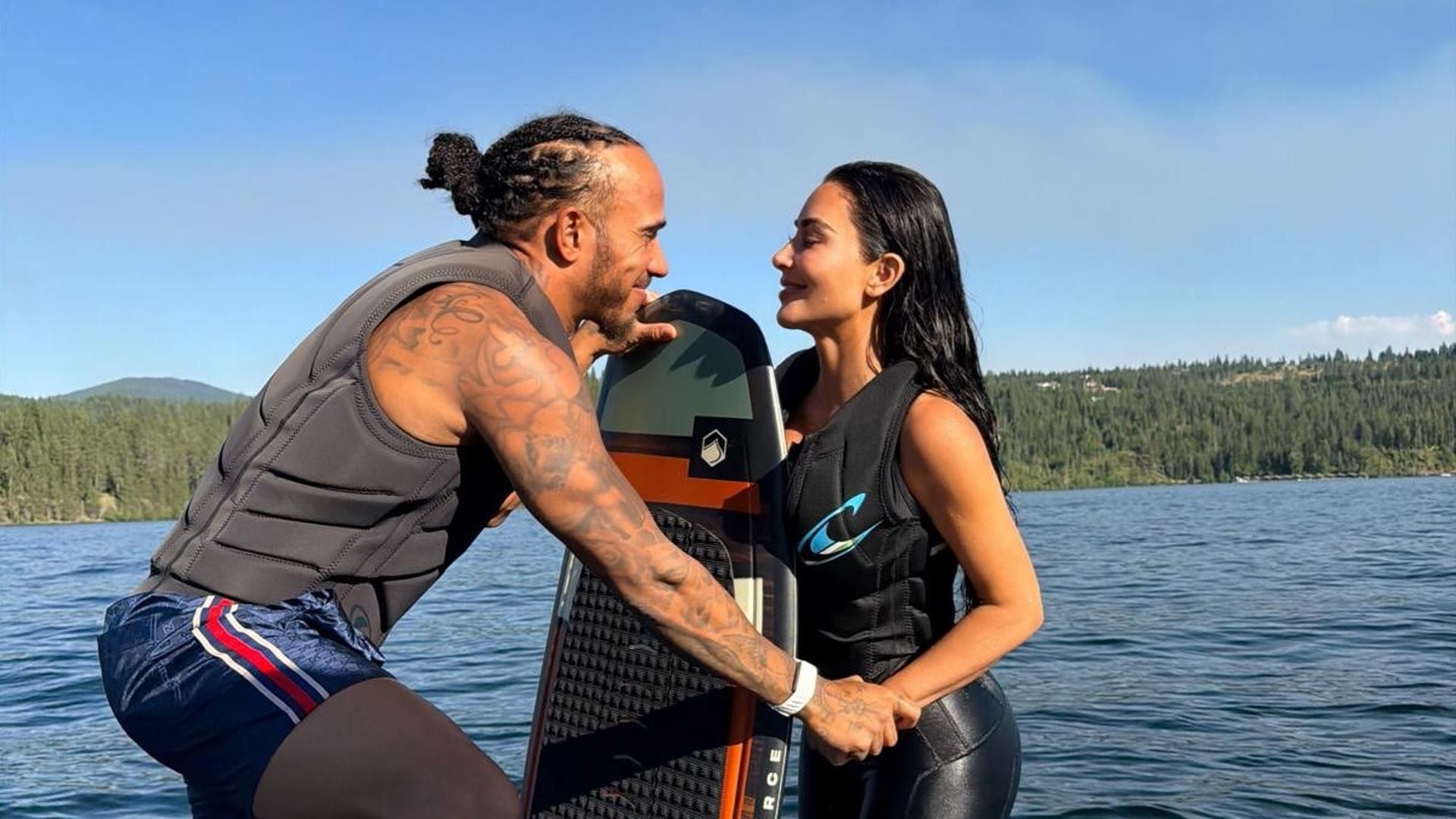 Lewis-Hamilton-zeigt-Kim-Kardashian-ganz-offiziell-im-Netz