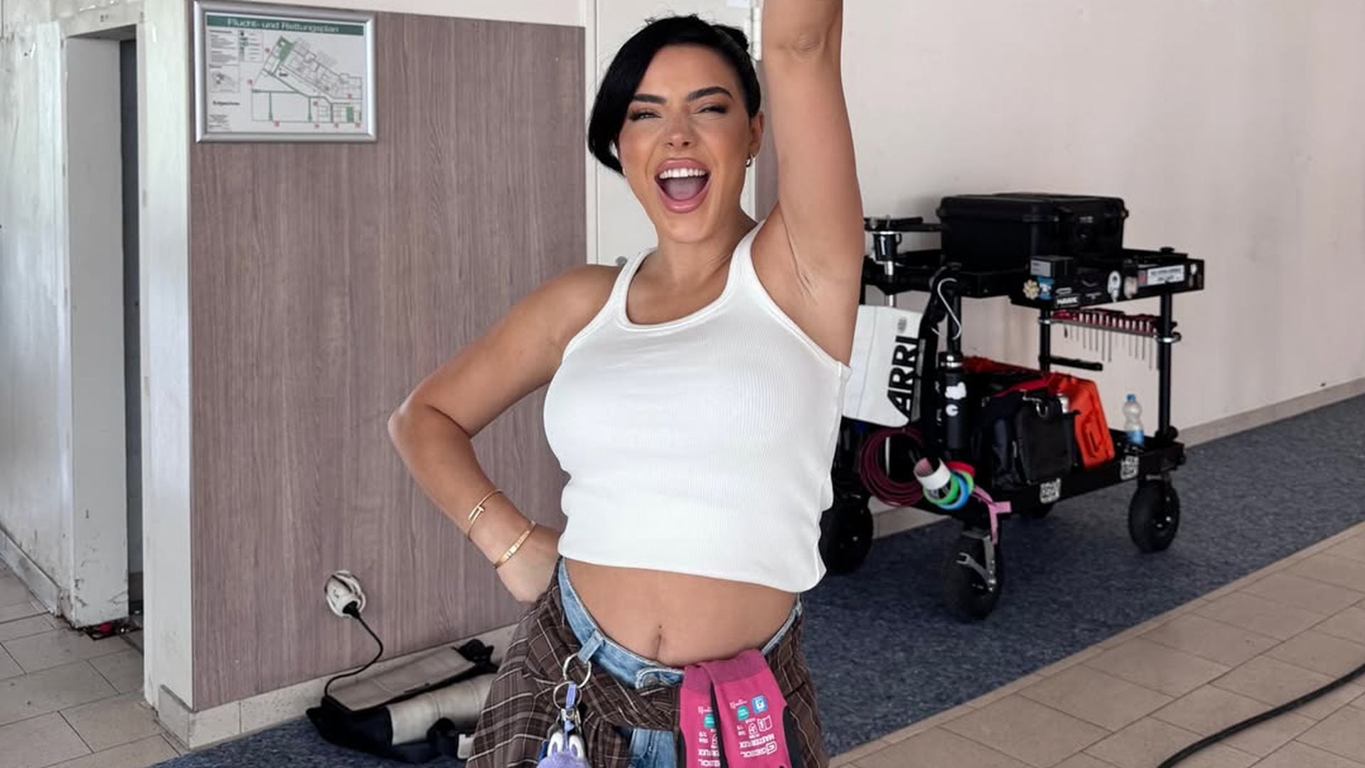 -Kim-K-Moment-Leyla-Heiter-er-ffnet-eigene-Penny-Filiale