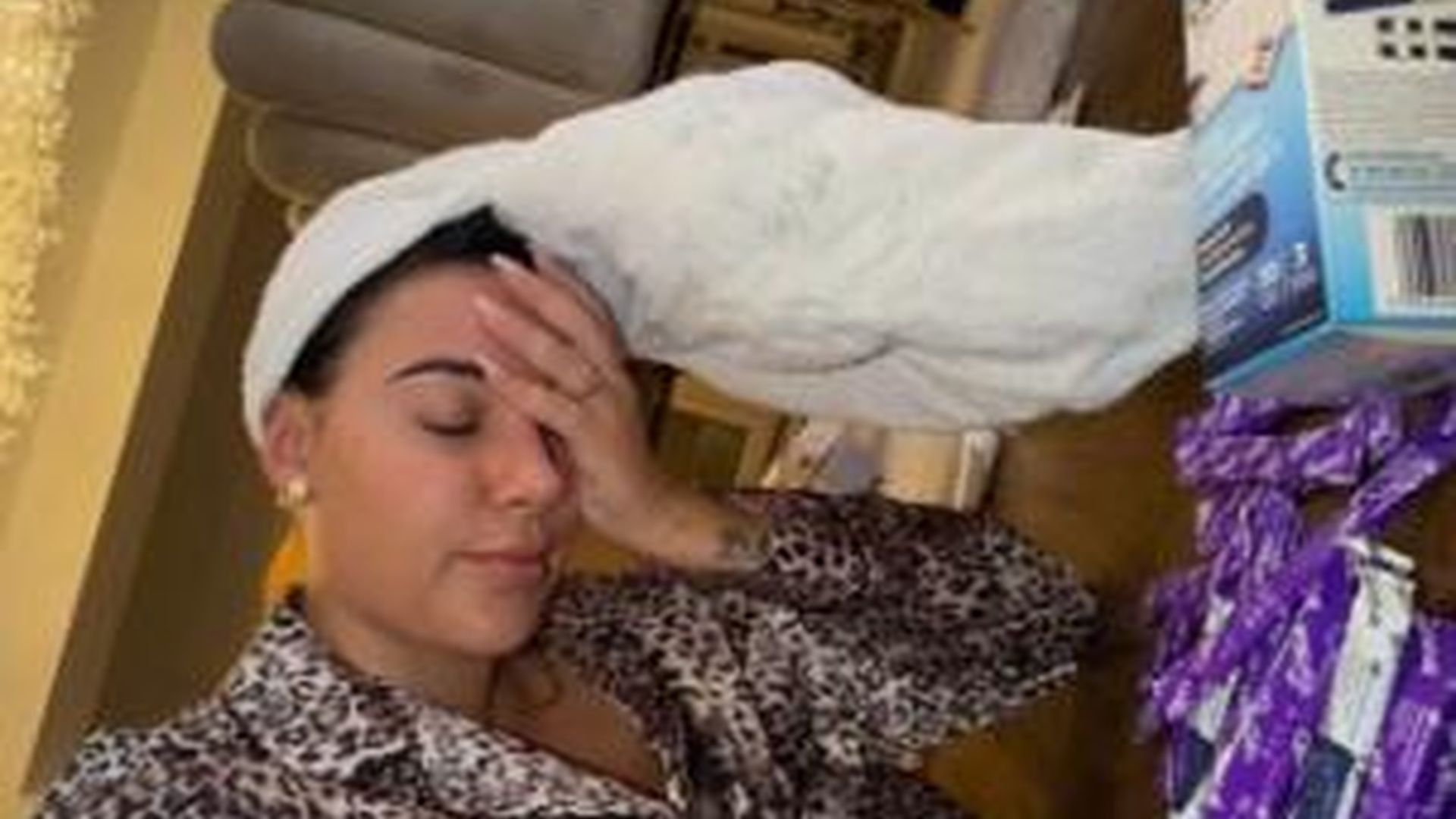 Babyplanung-gestartet-Leyla-Heiter-zeigt-Ovulationstests