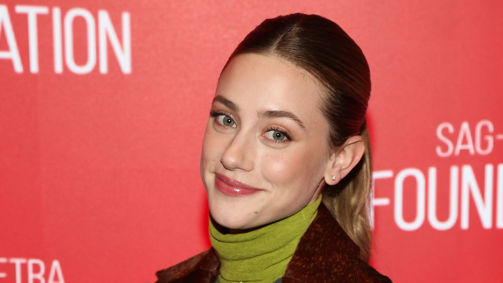 Karrieresprungbrett-Riverdale-Lili-Reinhart-blickt-zur-ck