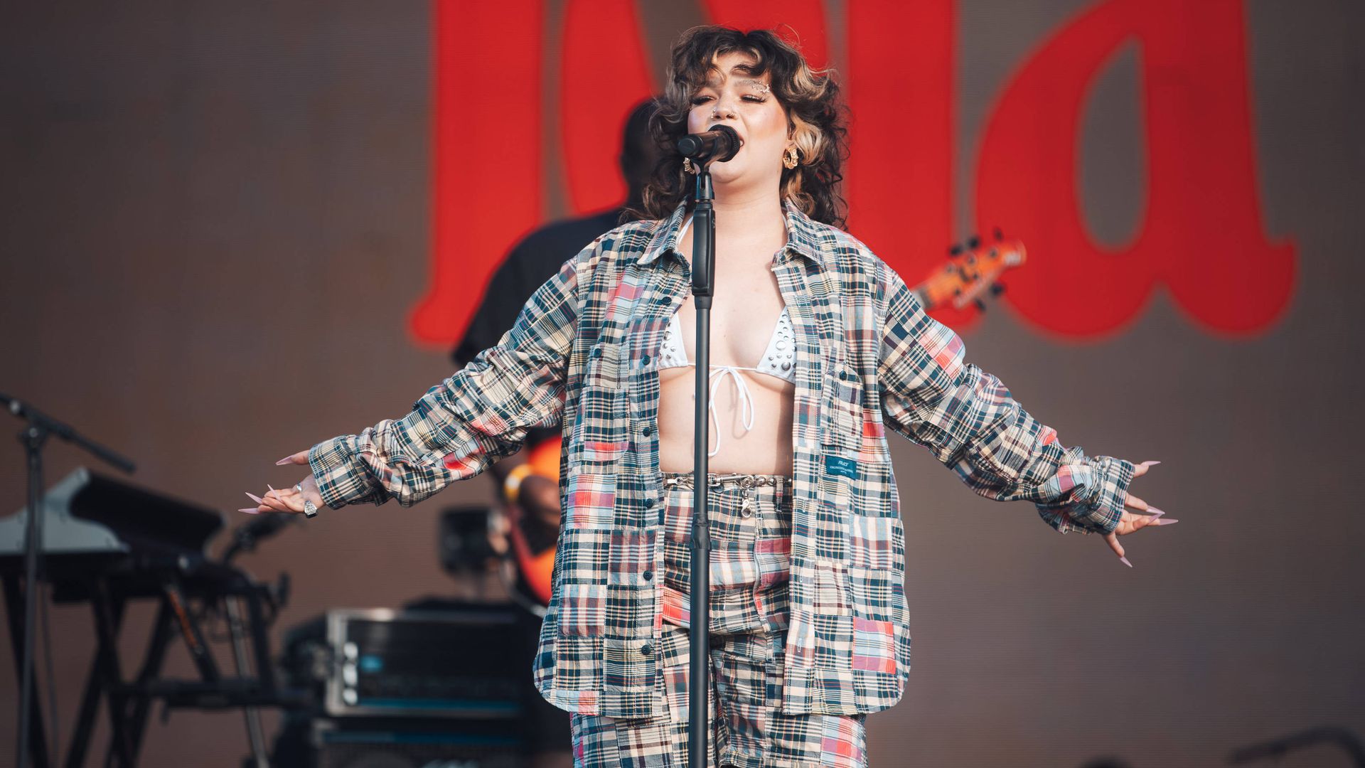 Lola-Youngs-Comeback-Der-Neustart-nach-dem-Zusammenbruch