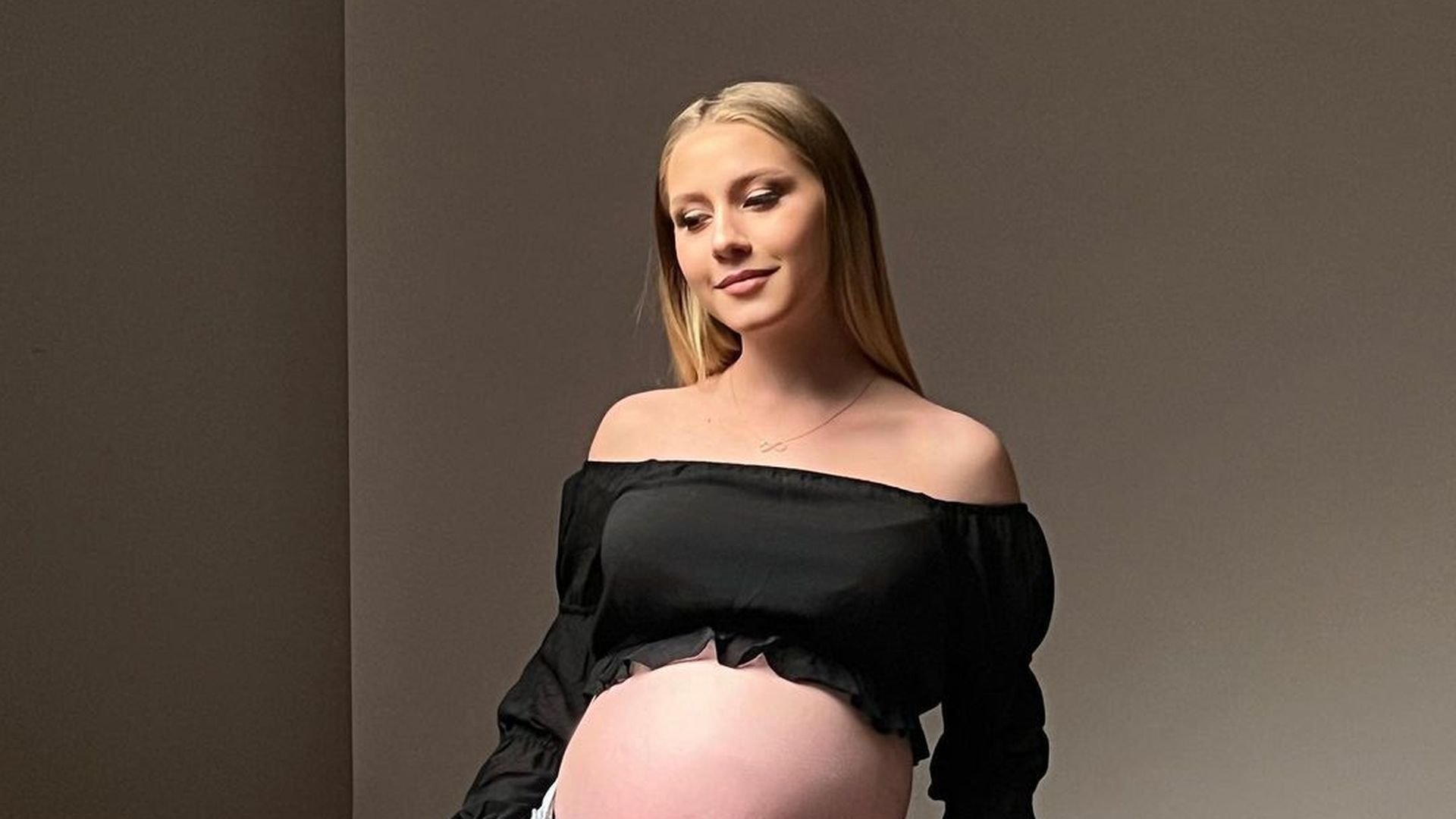 Nhìn lại: Loredana Wollny khoe bụng bầu sau khi sinh!