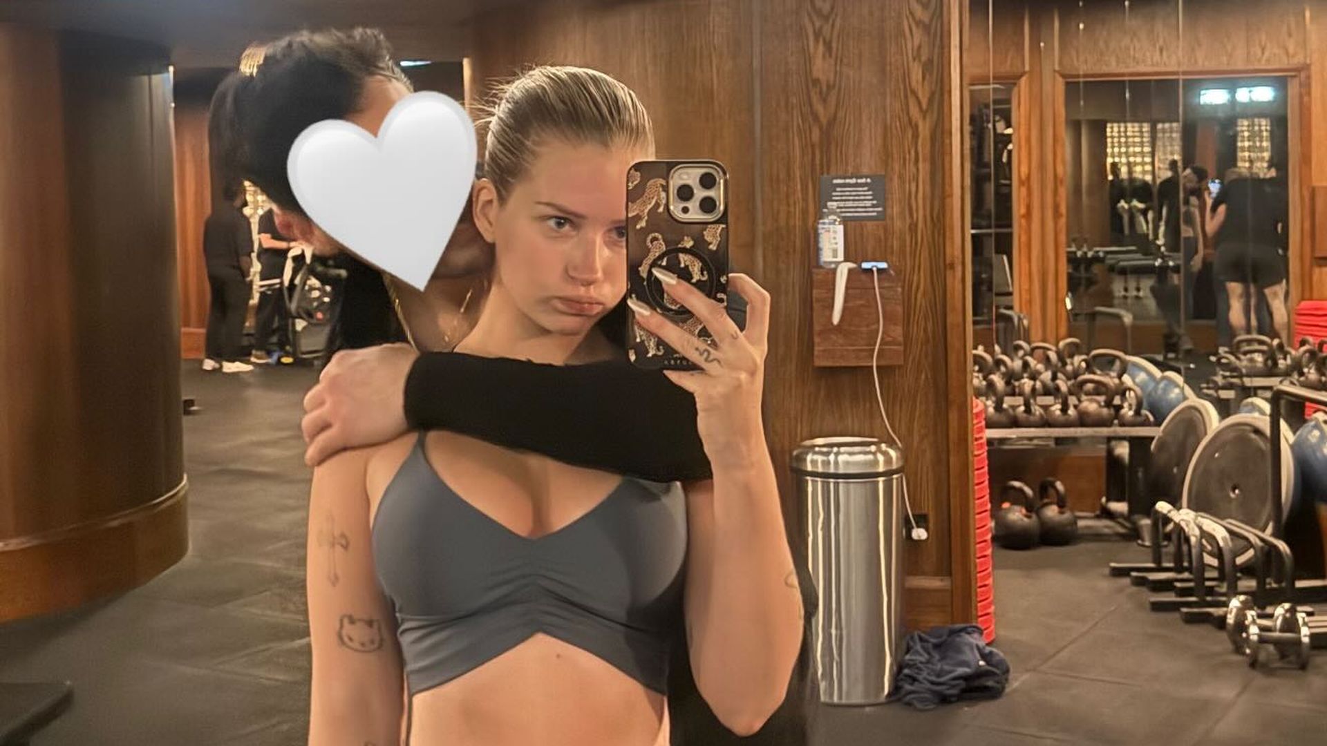 Fitness-Flirt-Lottie-Moss-mit-neuem-Mann-im-Studio