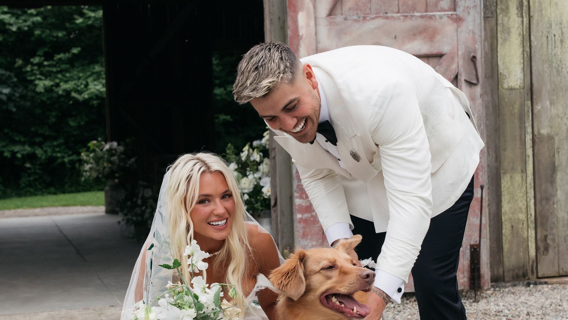 Lucie-Donlan-und-Luke-Mabbott-erinnern-an-ihre-Traumhochzeit