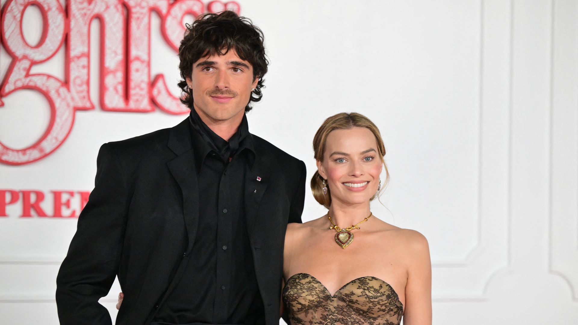 Fans-sind-genervt-von-Margot-Robbie-und-Jacobs-PR-Aktion