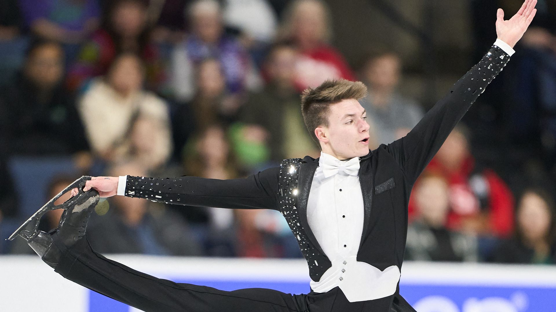 Maxim-Naumov-ehrt-seine-verstorbenen-Eltern-bei-Olympia-2026