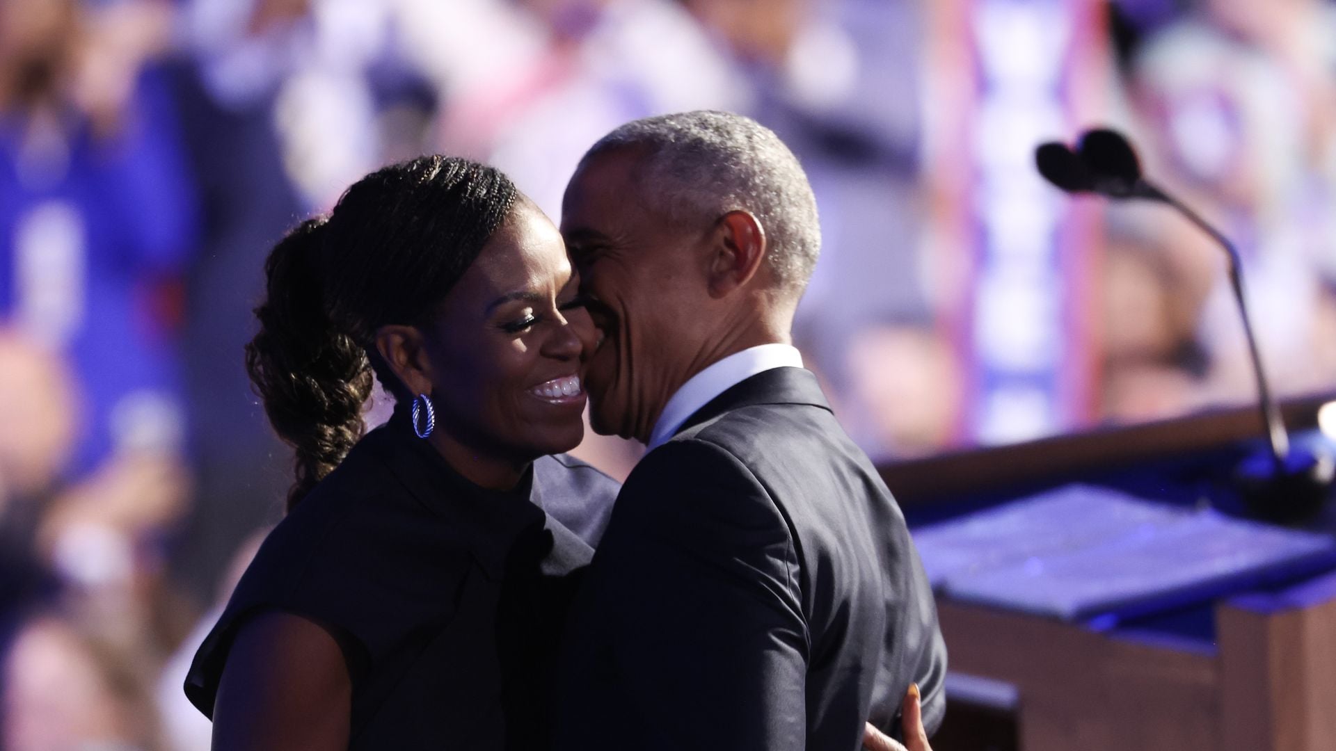 Michelle-Obama-packt-Details-zum-ersten-Kuss-mit-Barack-aus