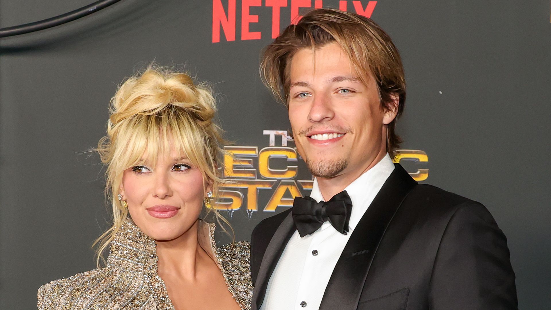 R-tsel-gel-st-So-hei-t-Millie-Bobby-Brown-seit-der-Hochzeit