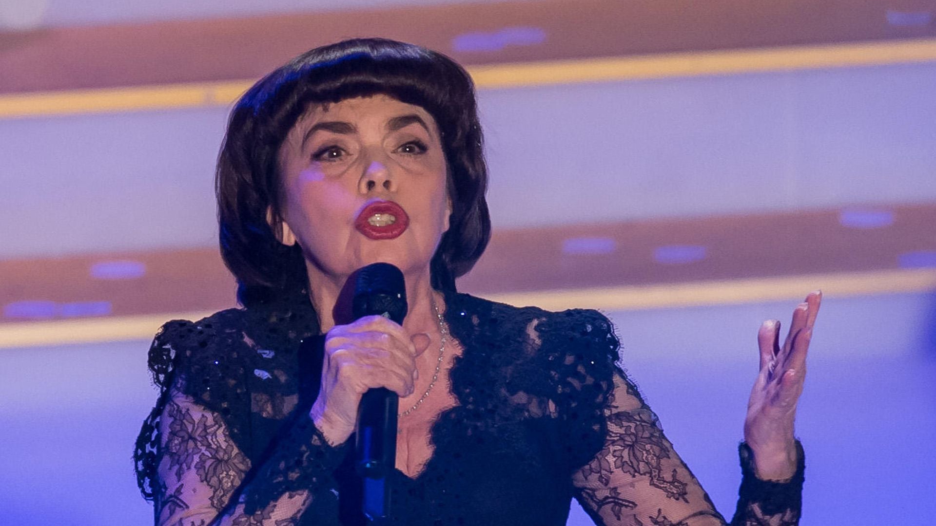 Mireille-Mathieu-feiert-80-Geburtstag-mit-Party-in-Wei-