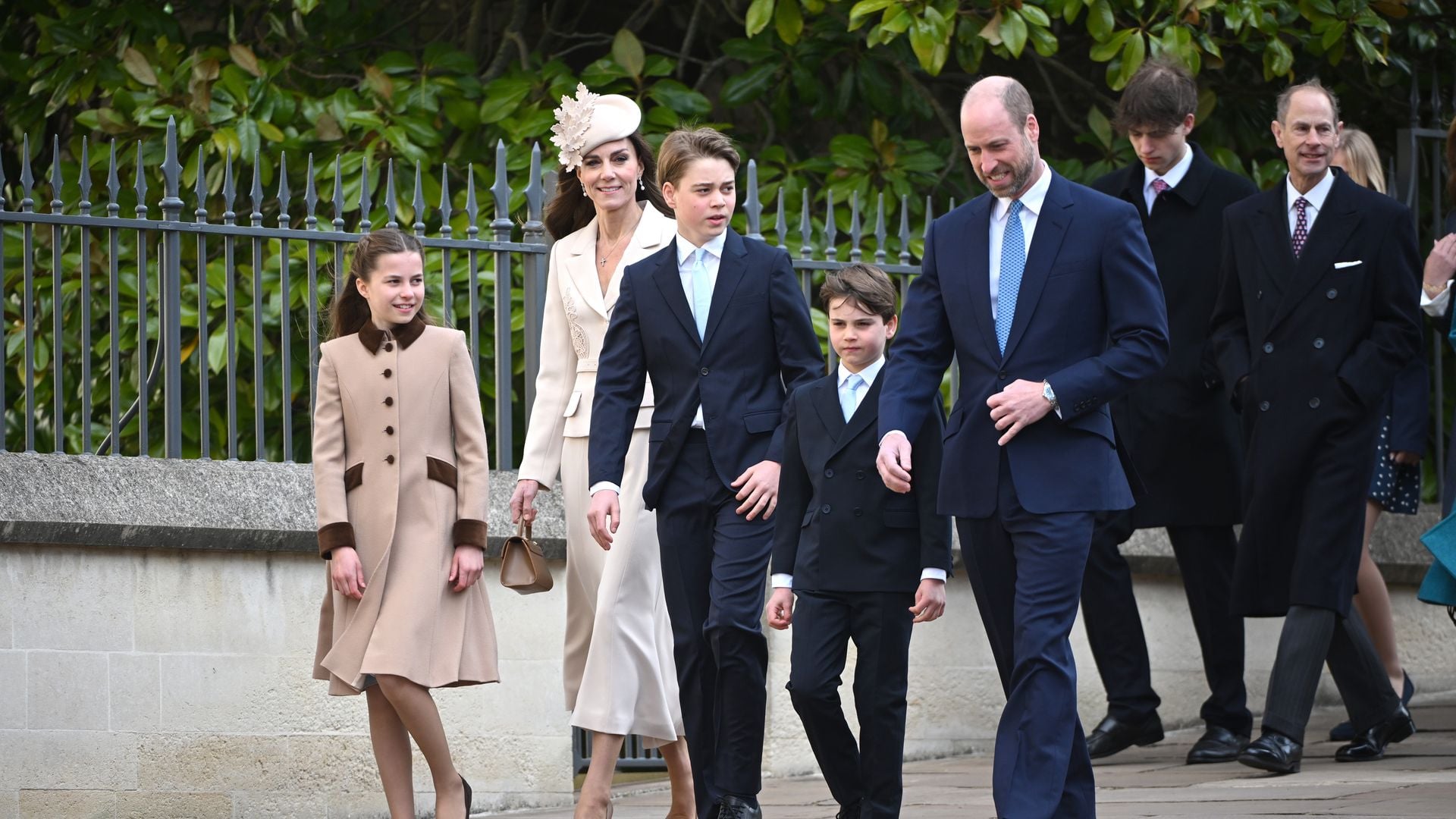 Nanu-Prinz-George-ist-schon-fast-so-gro-wie-Mama-Kate