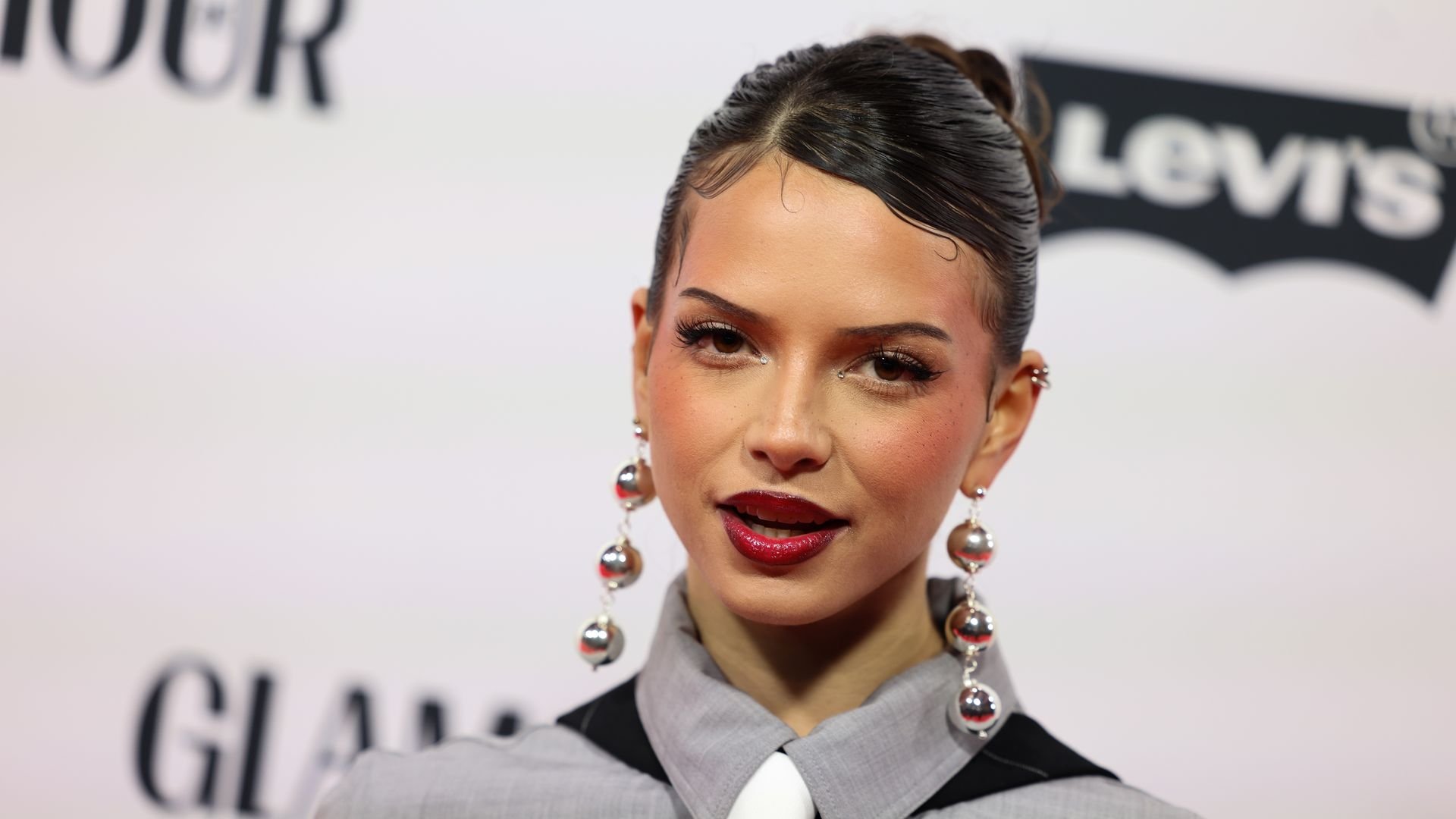 Nina-Chuba-machte-sich-w-hrend-eines-Konzerts-in-die-Hose