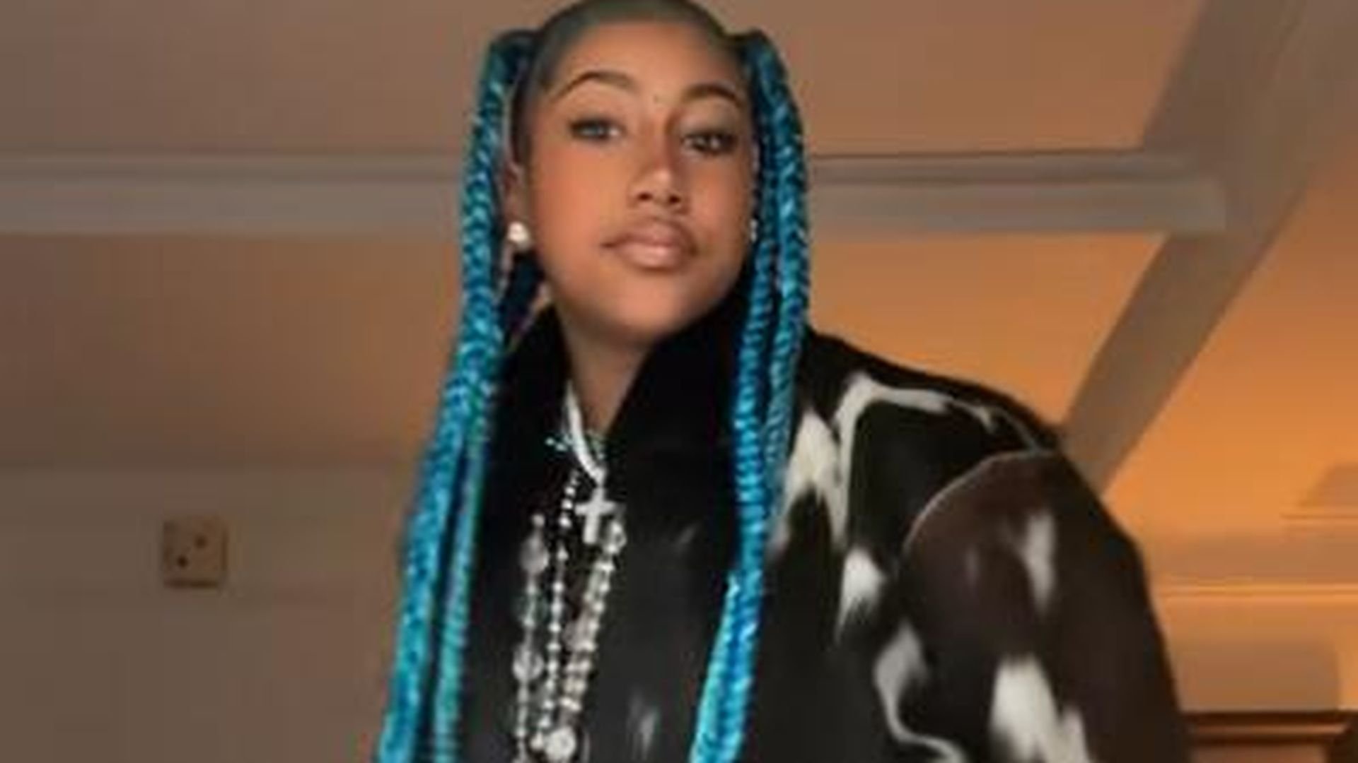Zu-erwachsen-Fans-entsetzt-von-North-Wests-Festival-Look