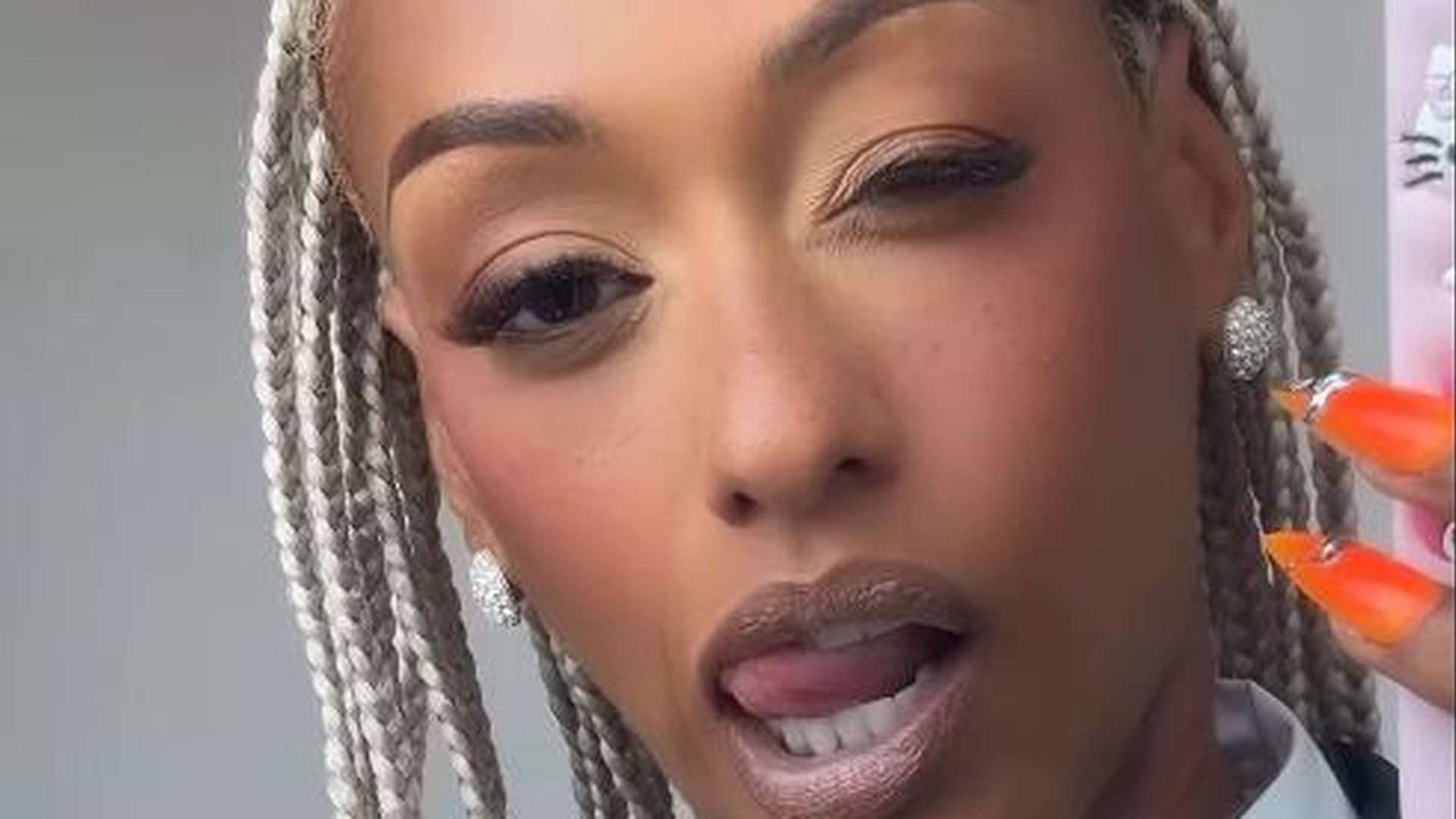 Fans-verwirrt-Hat-Nura-etwa-ihre-Traumfrau-geheiratet-