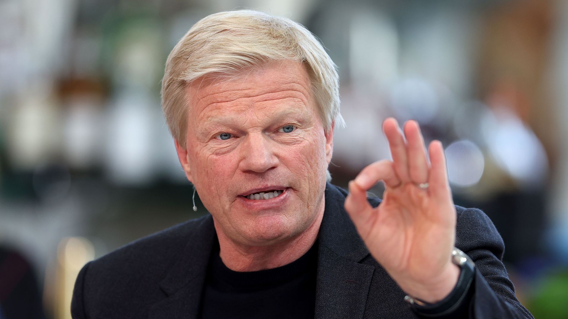 Knstliche Hfte: So hlt sich Oliver Kahn trotzdem fit