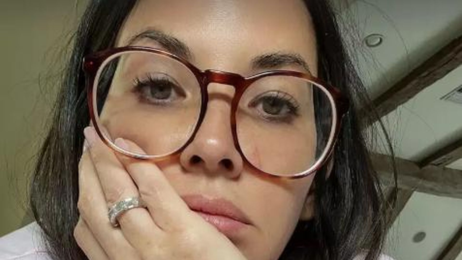 Olivia-Munn-schlief-w-hrend-Fashion-Week-in-einer-Badewanne
