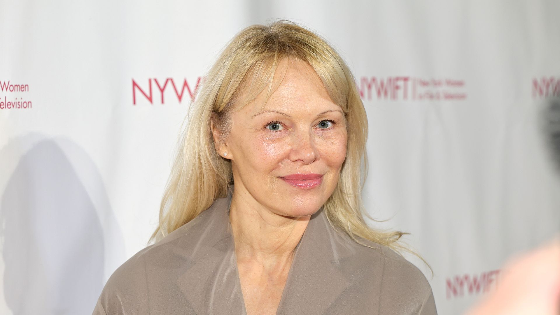 Mut-zur-Nat-rlichkeit-So-inspiriert-Pamela-Anderson-Frauen