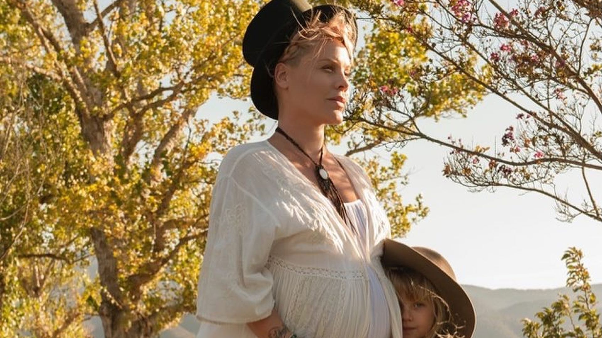 Emotionale-Gest-ndnisse-Pink-offenbart-Fehlgeburt-2016