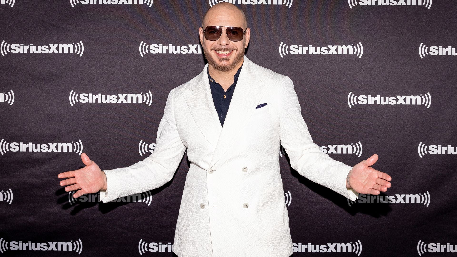 -ber-22-000-Glatzk-pfe-Pitbull-bricht-Guinness-Weltrekord