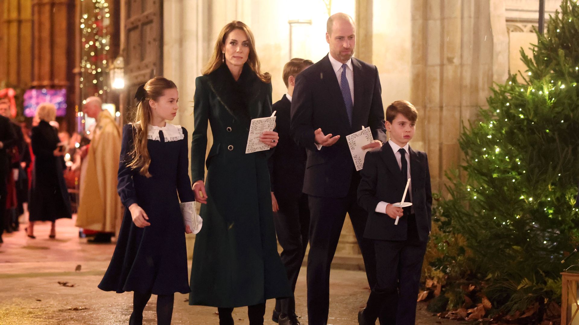 In-gro-er-Runde-Britische-Royals-zelebrieren-Adventsessen