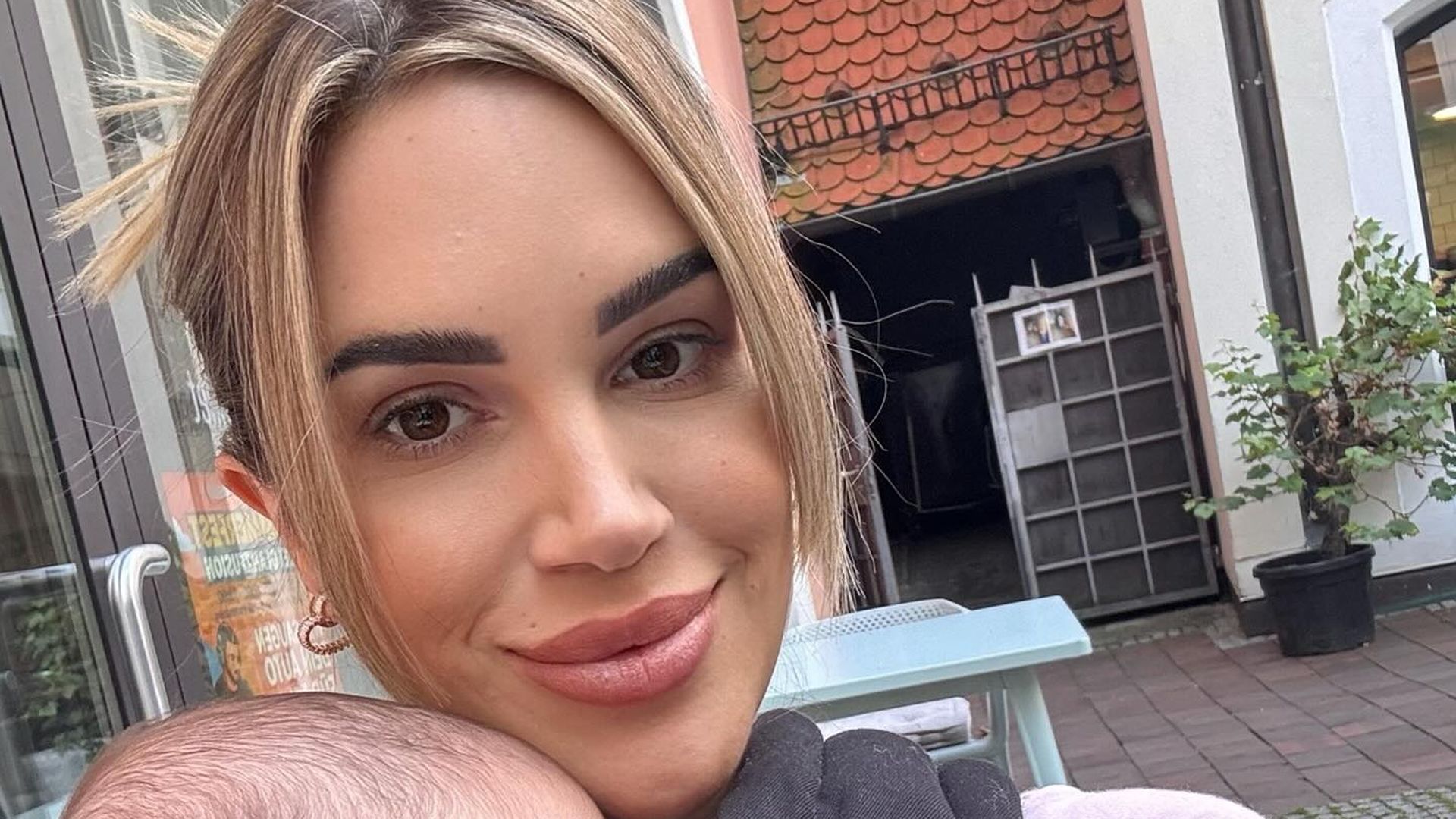 Deshalb-nimmt-Rebecca-Ries-an-Prominent-getrennt-teil