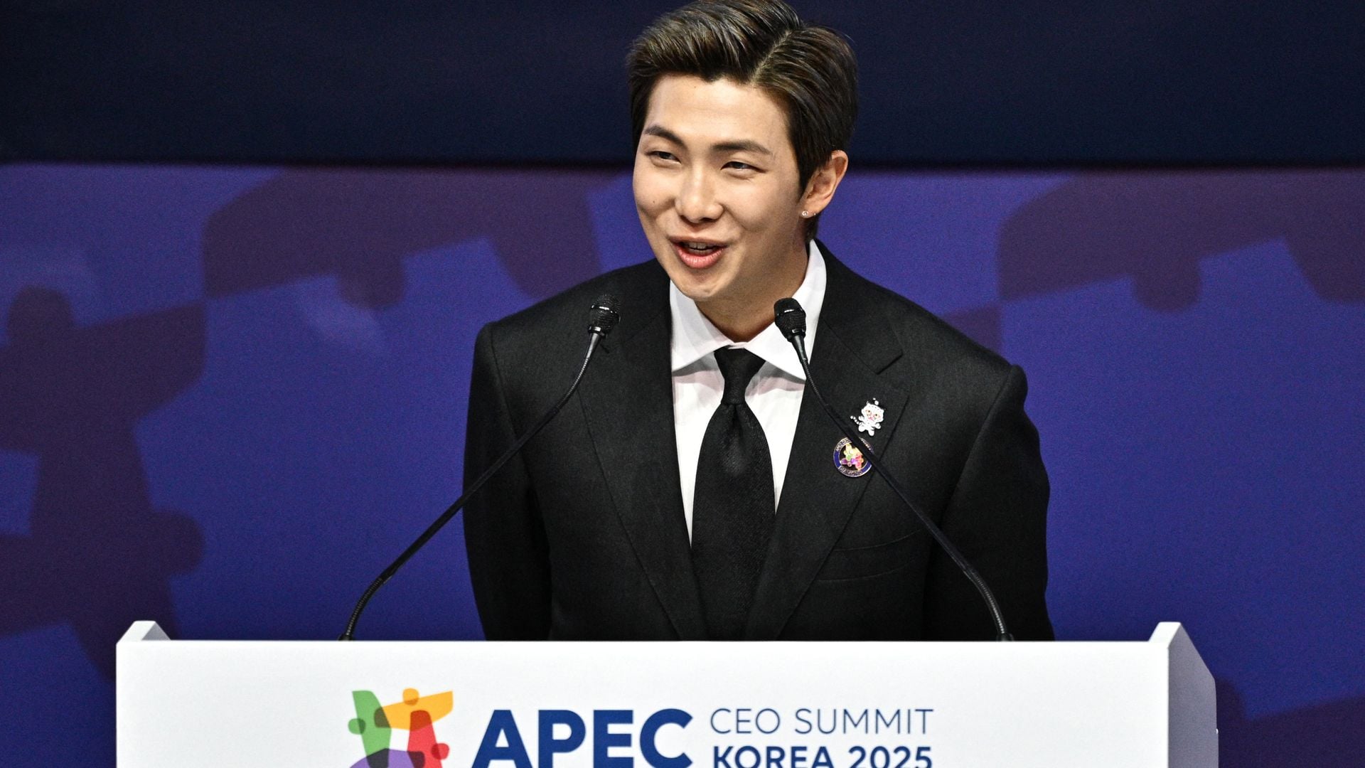 BTS-Star-RM-packt-aus-ber-seinen-F-hrungsstil-in-der-Band