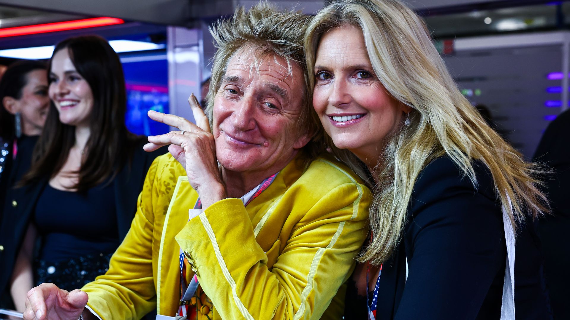 Penny-Lancaster-So-rgert-Rod-Stewart-sie-beim-Dekorieren