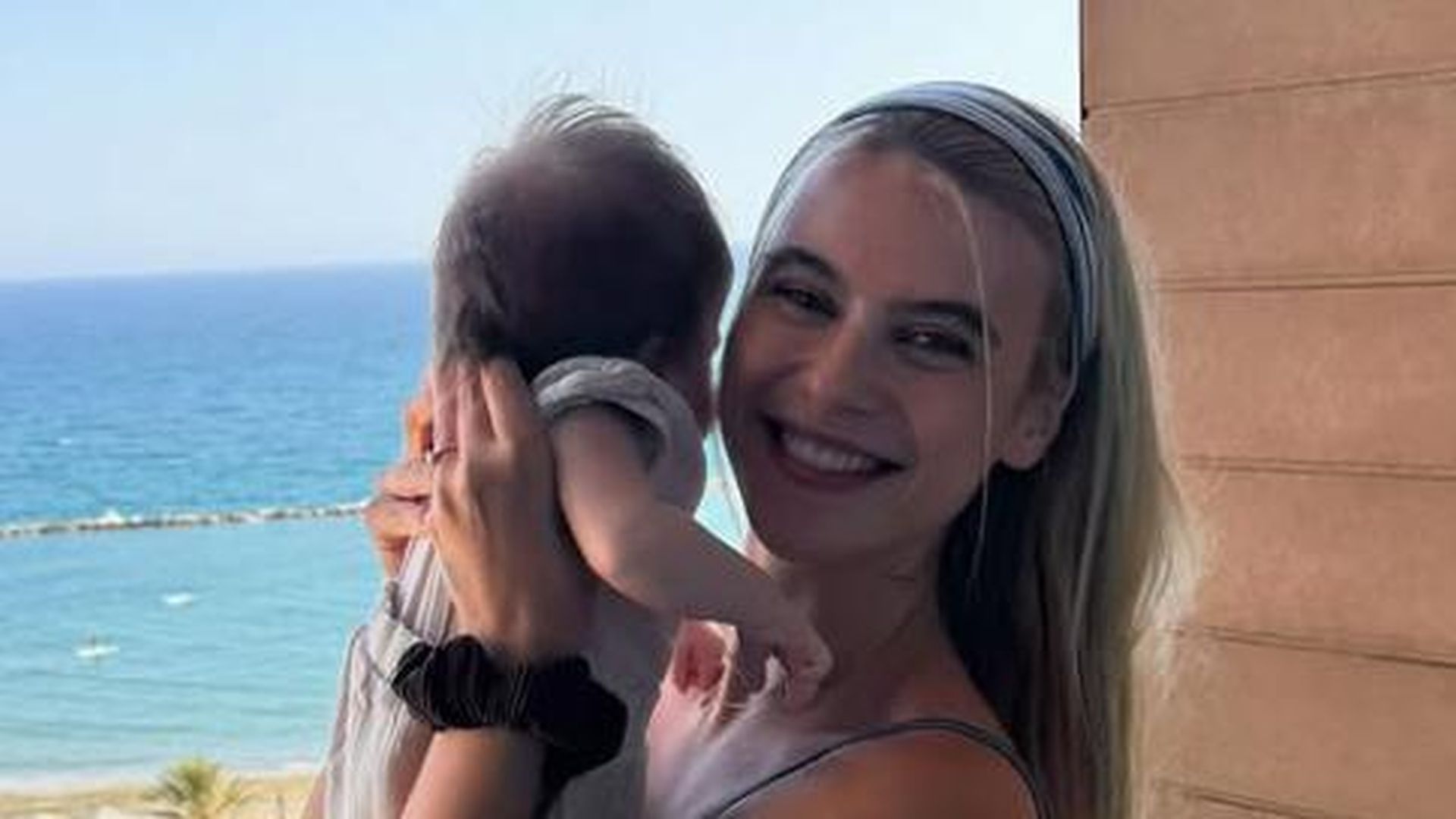 Romina-Palm-startet-erste-Fernreise-mit-Baby-Tochter-Hazel