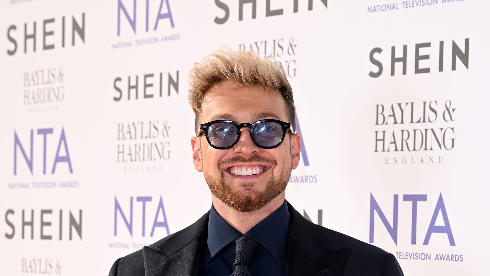 Sam-Thompson-best-tigt-Beziehung-mit-Model-Talitha-Balinska