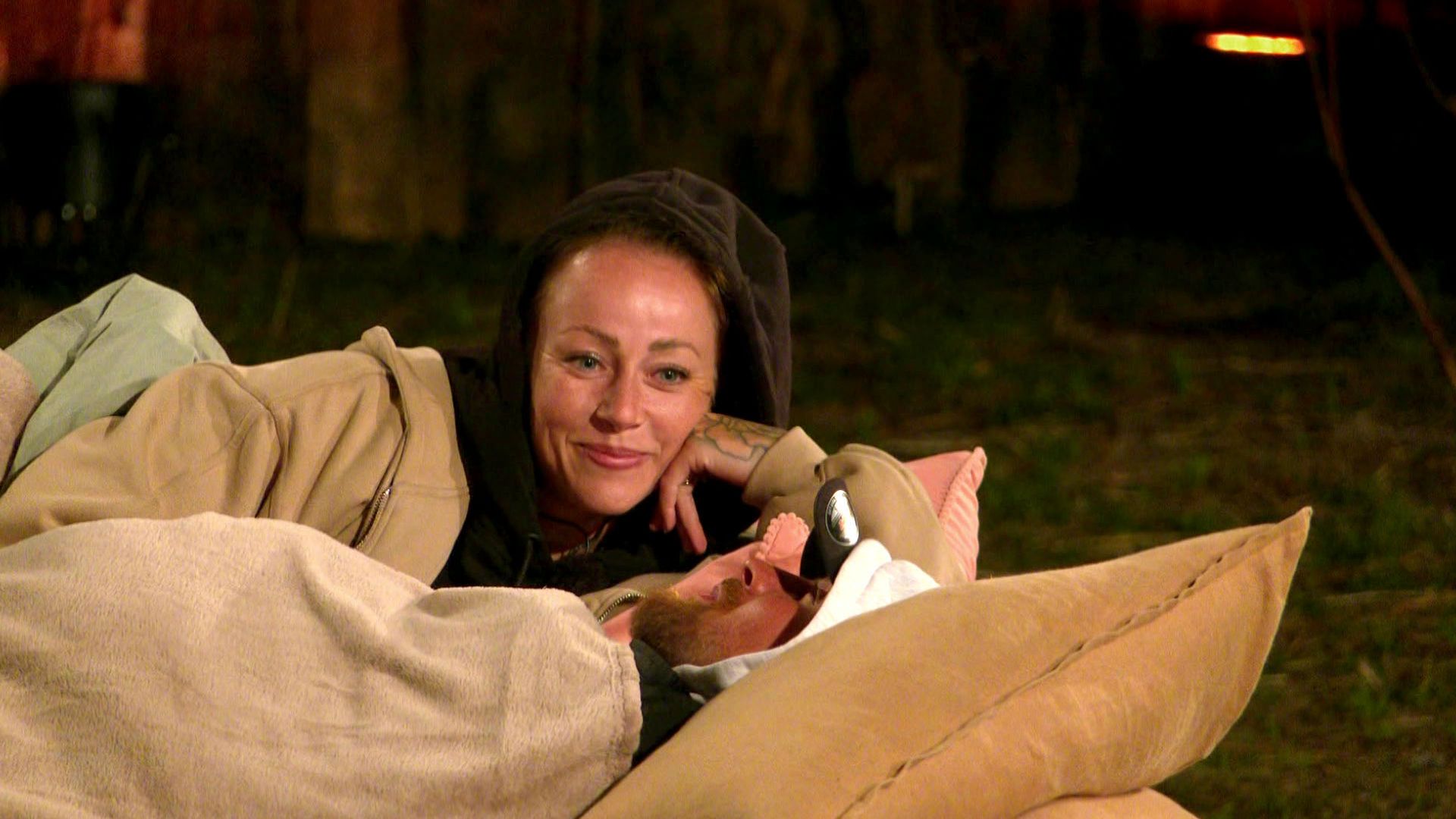 -War-in-ihr-drin-Gigi-f-hlt-Verbindung-mit-Sandra-Sicora